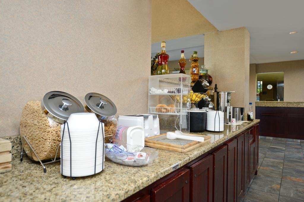 Americas Best Value Inn And Suites Overland Park Restaurant bilde