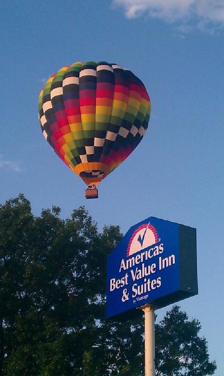 Americas Best Value Inn And Suites Overland Park Eksteriør bilde
