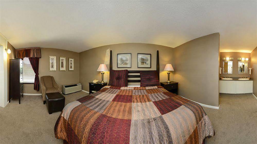Americas Best Value Inn And Suites Overland Park Eksteriør bilde